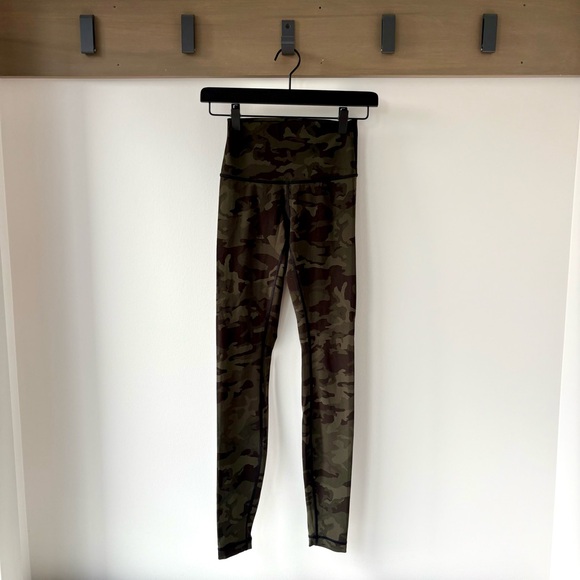 lululemon athletica Camo Leggings - Green and Black - Picture 2 of 6